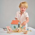 Drevený stánok s občerstvením na pláži Sandy´s Beach Hut Tender Leaf Toys s lehátkom a 3 figúrky čajok