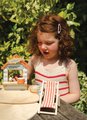 Drevený stánok s občerstvením na pláži Sandy´s Beach Hut Tender Leaf Toys s lehátkom a 3 figúrky čajok