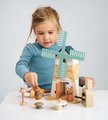 Drevený veterný mlyn Penny Windmill Tender Leaf Toys s pecou na pečenie chleba a 3 figúrky myšiek