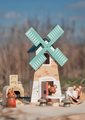 Drevený veterný mlyn Penny Windmill Tender Leaf Toys s pecou na pečenie chleba a 3 figúrky myšiek