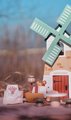 Drevený veterný mlyn Penny Windmill Tender Leaf Toys s pecou na pečenie chleba a 3 figúrky myšiek