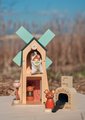 Drevený veterný mlyn Penny Windmill Tender Leaf Toys s pecou na pečenie chleba a 3 figúrky myšiek
