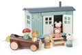 Drevená chatka pre myšičky Secret Meadow Shepherds Hut Tender Leaf Toys z rozprávky Merrywood Tales s 3 figúrkami