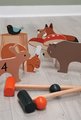 Drevená sada na kroket Woodland Indoor Croquet Set Tender Leaf Toys 2 palice s loptičkami a 6 bránok v tvare zvieratiek v plátenej taške