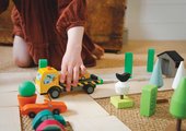 Drevené stohovateľné autíčka Stacking Cars Tender Leaf Toys 7 druhov autíčok pre rozvoj jemnej motoriky od 18 mes
