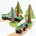 Drevená vláčikodráha v borovicovom lese Wild Pines Train set Tender Leaf Toys s vlakom a autami zvieratká s prírodou