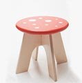 Drevená stolička hríbik Toadstool Tender Leaf Toys muchotrávka s červeným bodkovaným sedadlom